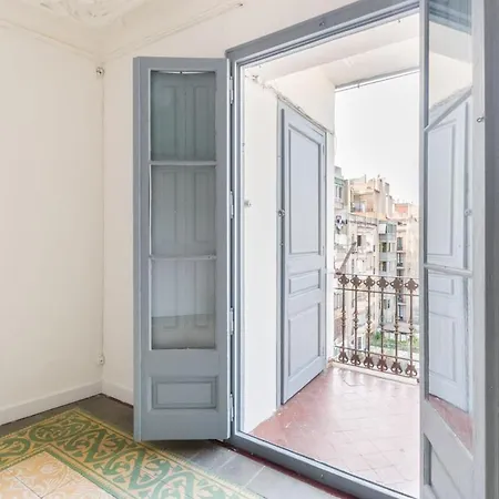 Apartment - Eixample 4a *