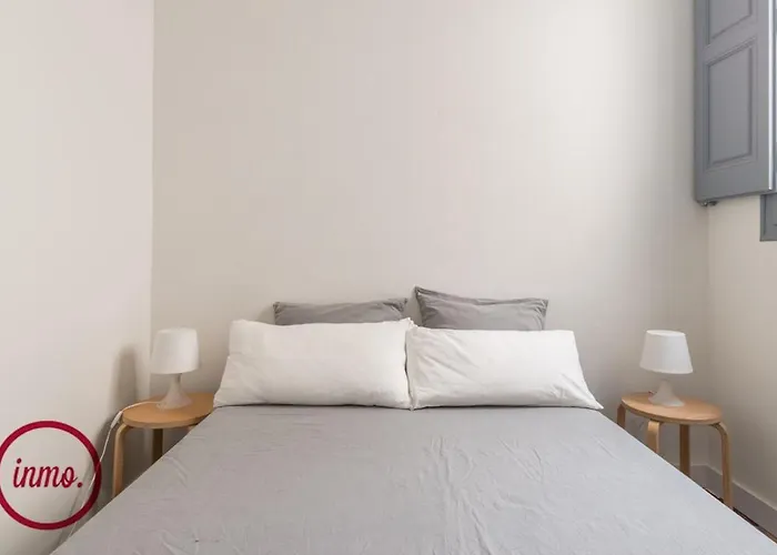 - Eixample 4a Apartment