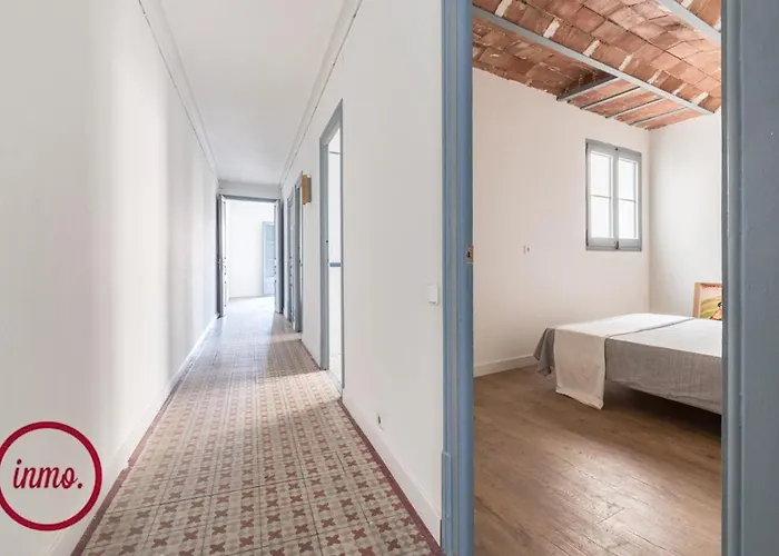 - Eixample 4a Apartment *